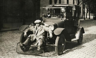 Illustration for article titled The Ten Weirdest Car Safety Features That Never Caught On